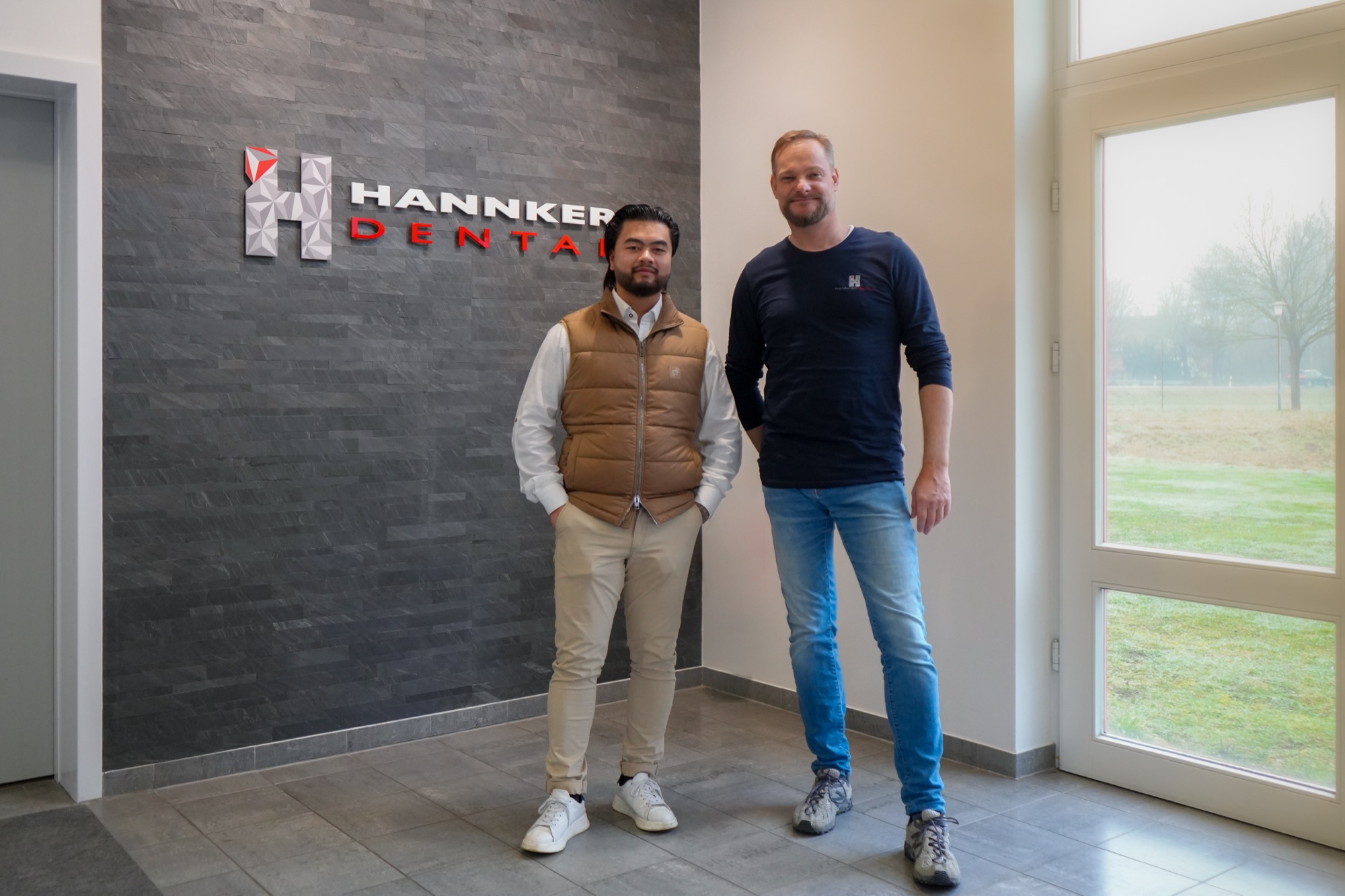 Lewi Hong von Regionalwachstum mit dem Geschäftsführer von Hannker Dental