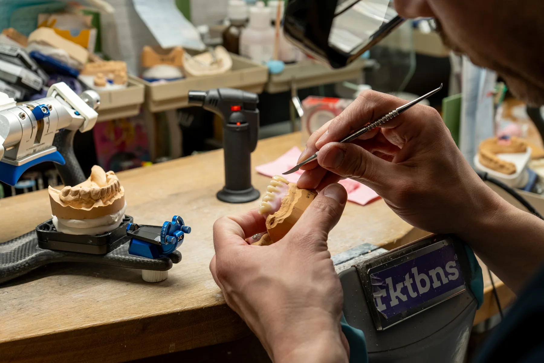 Präzision und persönliche Zusammenarbeit im Labor